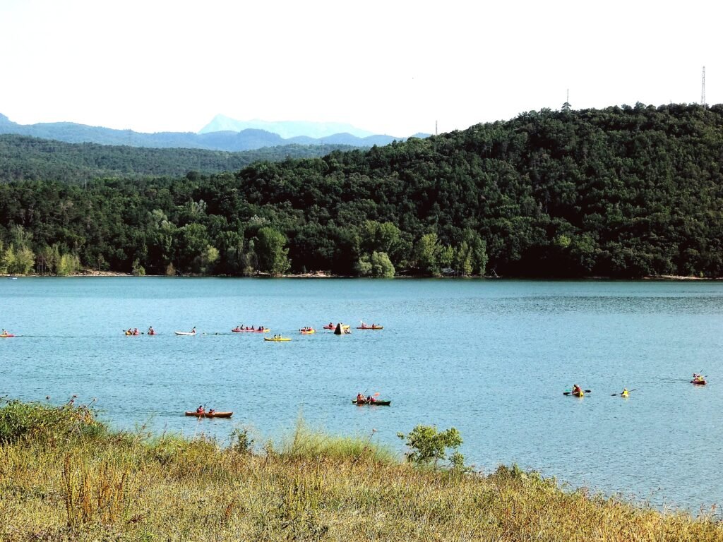 escapadas fin de semana, area autocaravanas vilanova de sau, pantano de sau actividades