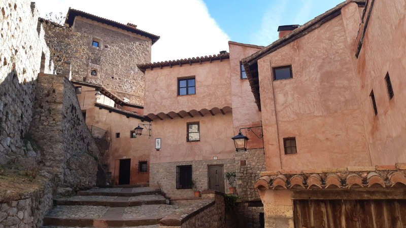 albarracín, albarracin, albarracin teruel, ayuntamiento de albarracin, la taba albarracin, catedral de albarracín, teruel albarracin, murallas de albarracín, visitas guiadas en albarracin, albarracin visitas guiadas, fundacion santa maria de albarracin, ir a albarracín, castillo de albarracin, catedral albarracin, distancia de teruel a albarracin, castillo albarracin, pueblo albarracin, albarracin con niños, los palacios albarracin