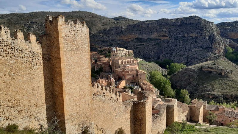 albarracín, albarracin, albarracin teruel, ayuntamiento de albarracin, la taba albarracin, catedral de albarracín, teruel albarracin, murallas de albarracín, visitas guiadas en albarracin, albarracin visitas guiadas, fundacion santa maria de albarracin, ir a albarracín, castillo de albarracin, catedral albarracin, distancia de teruel a albarracin, castillo albarracin, pueblo albarracin, albarracin con niños, los palacios albarracin